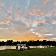 Waterfront Apartment w/boat lift in Swansboro. Beautiful dock deck views - kayak launch w/kayaks - boat lift.